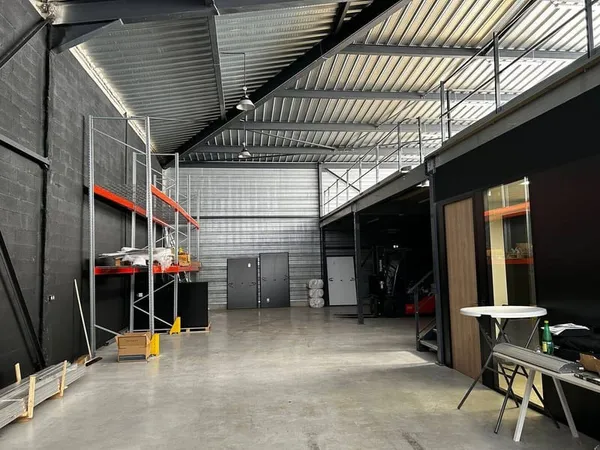 Local d'activité 370 m²