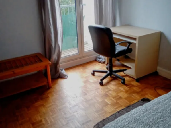 Chambre meublée chez l'habitant,12 M2 avec balcon