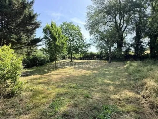 Terrain 647 m²