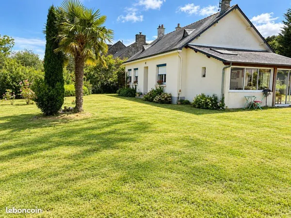 Maison de plain-pied - 105 m² - 3 chambres - terrain arboré d'environ 1 200 m²
