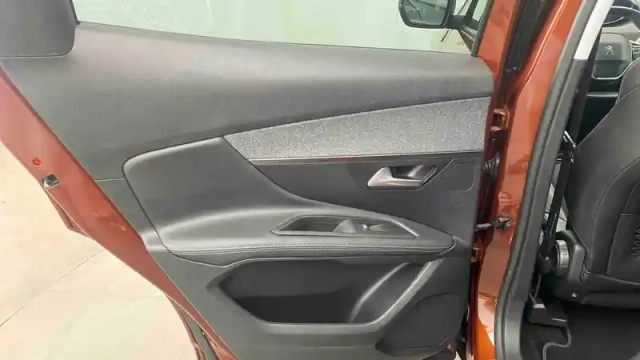 Peugeot 3008 1.2 puretech 130ch s&amp;s bvm6 — photo 27