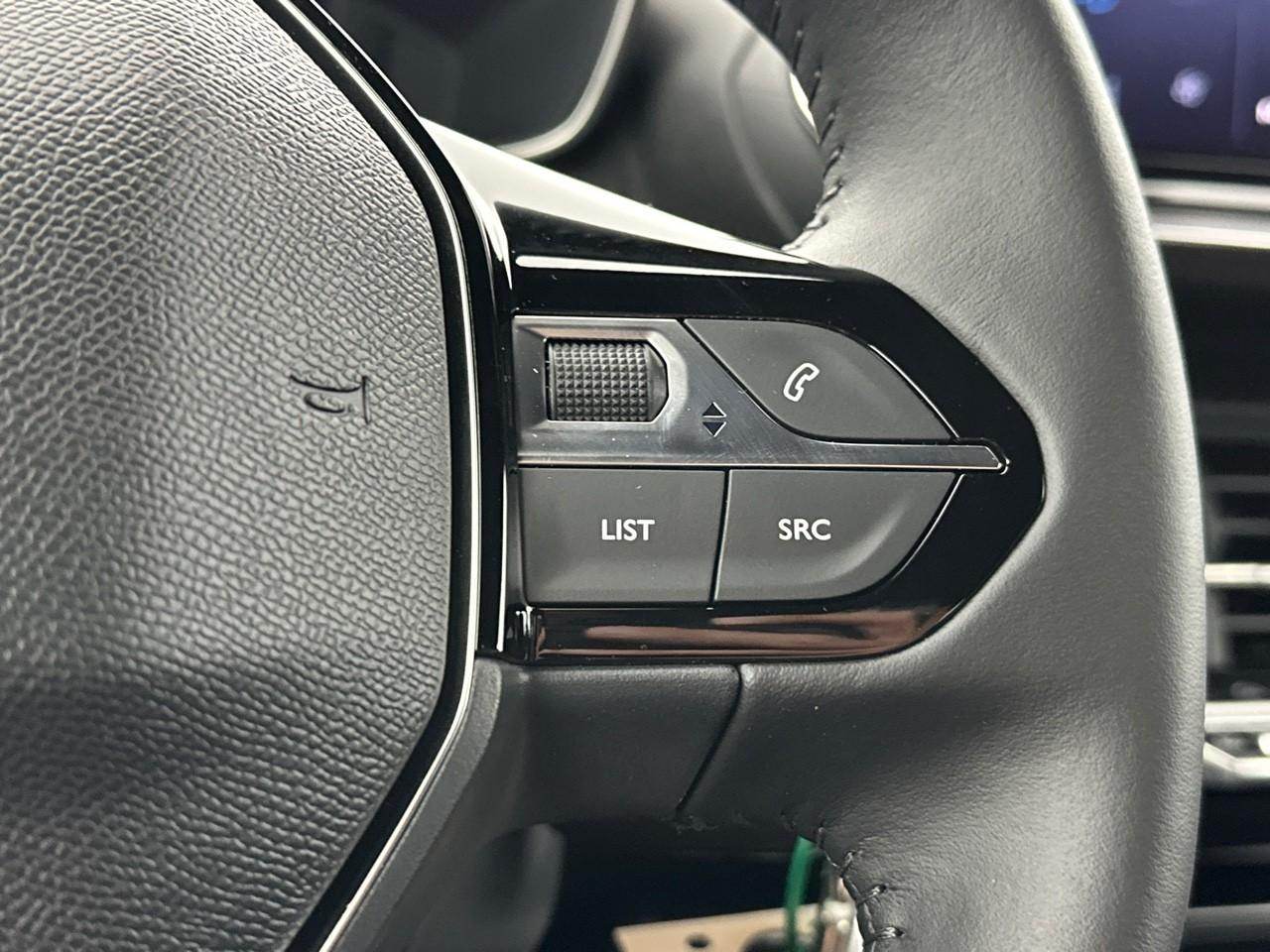 Peugeot 2008 hybrid 110 e-dcs6 allure — photo 19