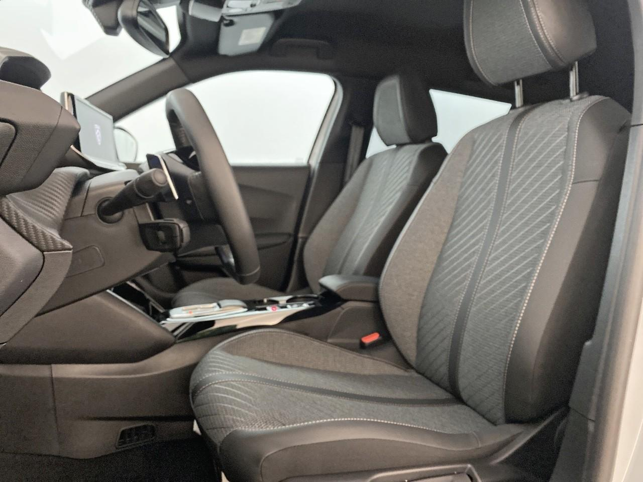 Peugeot 2008 hybrid 145 ch e-dcs6 allure — photo 9