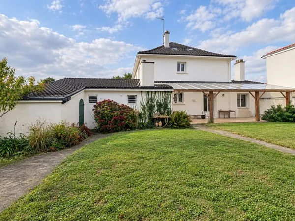 Maison Chaumes En Retz 7 pièce(s) 153 m2