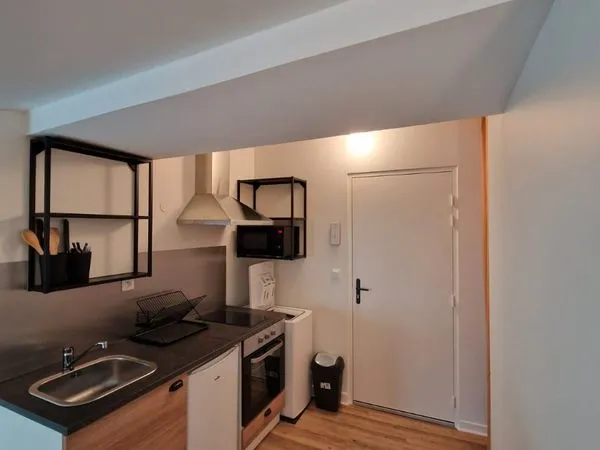 Joli studio meublé