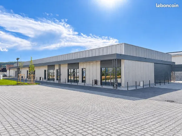 Local commercial / d'activité - 300 m² - Champagnole