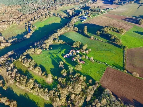 GRANDE PROPRIETE IDEALE POUR PROJET D'HEBERGEMENT