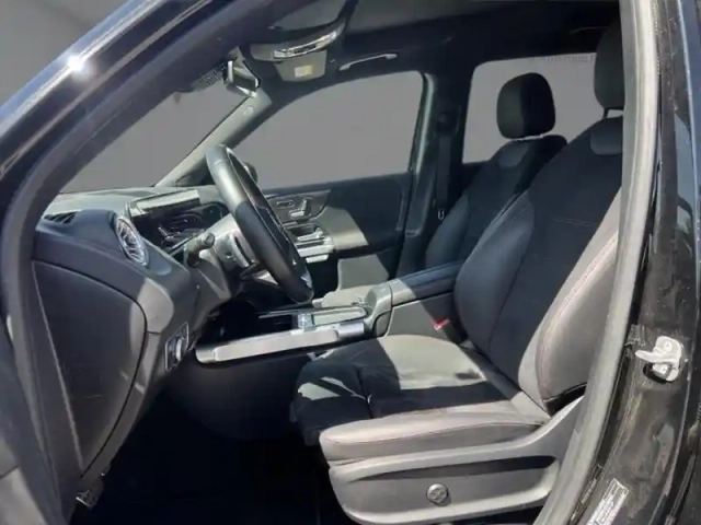 Mercedes Glb 200 d amg line — photo 18