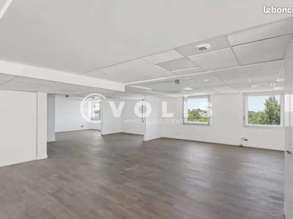 Bureaux 726 m²
