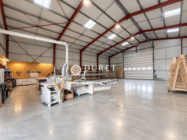 Local 400 m² Montaigu-Vendée