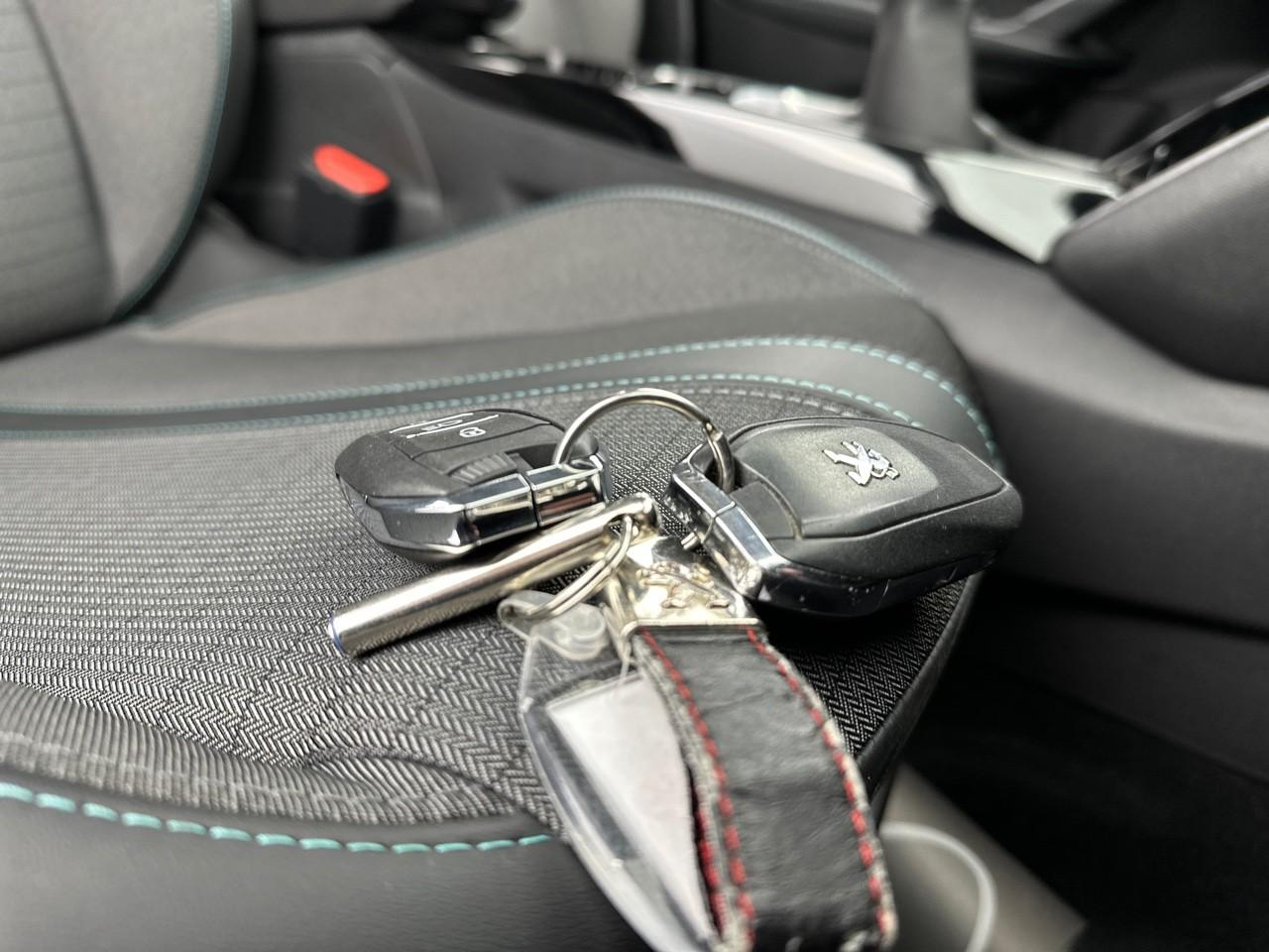 Peugeot 2008 puretech 100 s&s bvm6 allure — photo 35