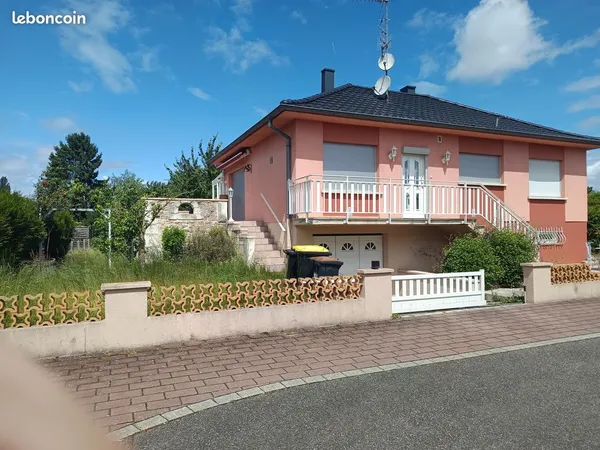 Maison 5 pièces 96 m² avec terrasse, garage, grenier et jardin- CHALAMPÉ