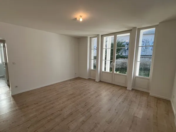 TRES BEL APPARTEMENT T3/F3 CENTRE VILLE en RDC avec jardin