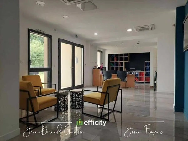 Bureaux 573 m²