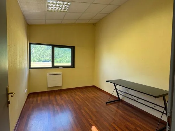 Bureau / petit local professionnel à sous-louer - Doussard