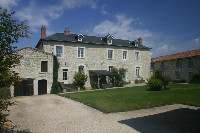 Photo 1