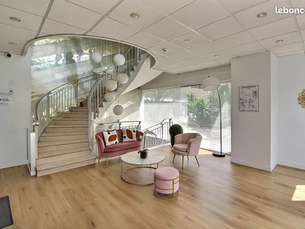 Bureaux 1 246 m²