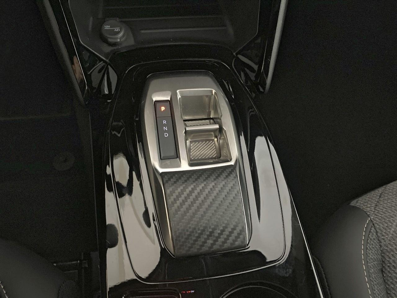Peugeot 2008 hybrid 145 ch e-dcs6 allure — photo 17