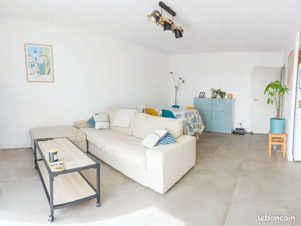 Patte d'Oie T3 66m2 traversant 5eme etage