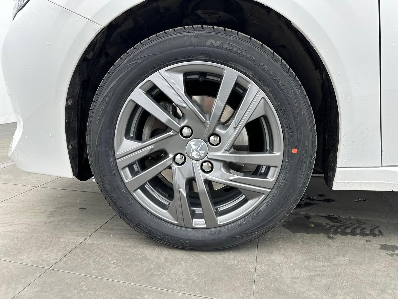 Peugeot 208 puretech 100 s&s eat8 active pack — photo 14