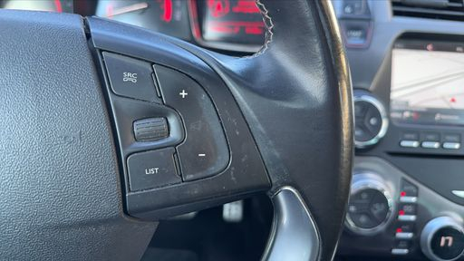 DS DS5 2.0 BlueHDi 180 EAT6 - Performance Line – 2018 – 181500 km – Diesel – Boîte Automatique — photo 7