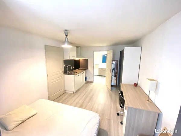 Studio t1 indépendant dans un colocation