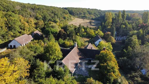 Moulin 24 pièces 2295 m²