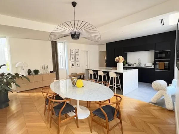 P6 HAUSSMANNIEN + GARAGE -NIMES CENTRE