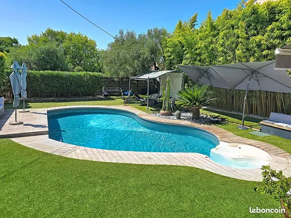 Propriété 7 pièces 200 m²