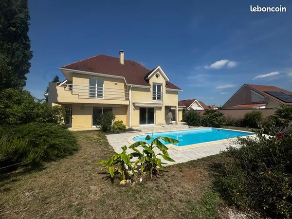 Maison 7 pièces 197 m²
