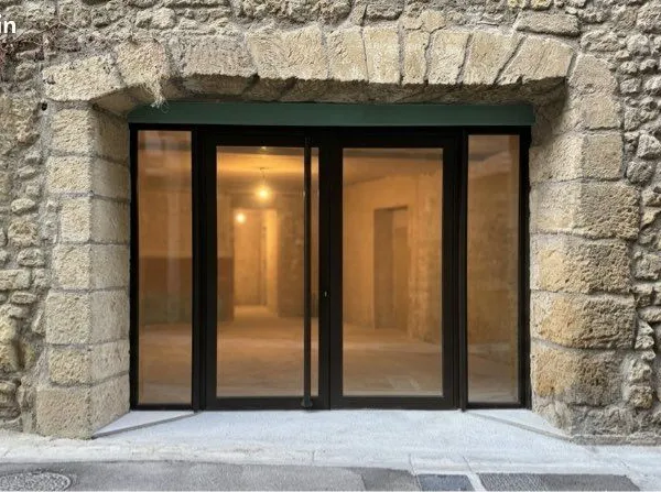 Local commercial / professionnel à louer - rognes centre - env. 50 m² - 600 cc