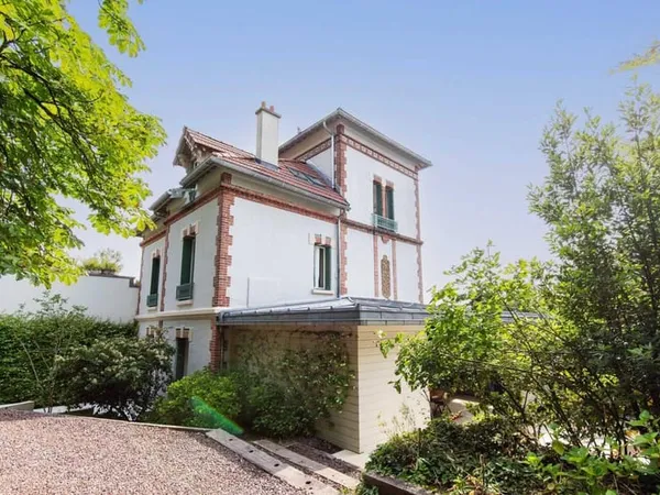 Maison 8 pièces 230 m²