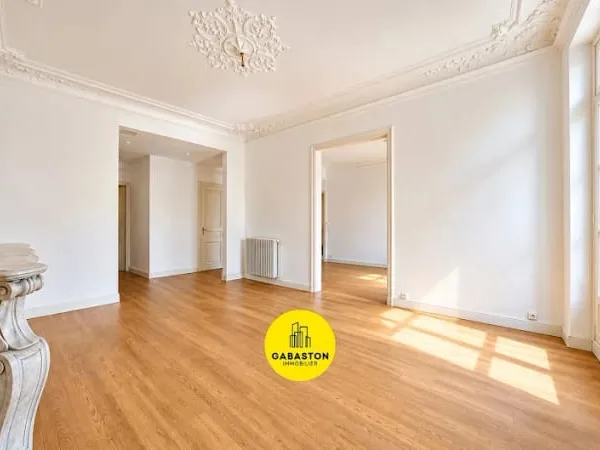 Bureau 4 pièces 114 m²