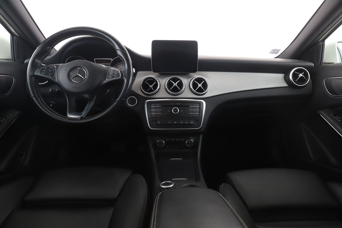 Mercedes-Benz GLA 200 d Activity Edition 4Matic 7G-DCT — photo 11