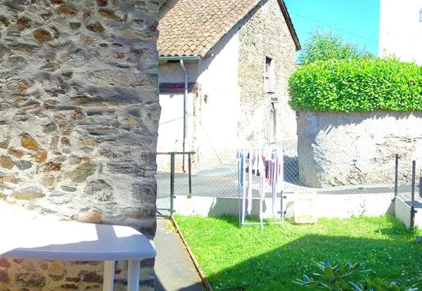 À louer - Maison de village à Saint-Paul-des-Landes (15250)