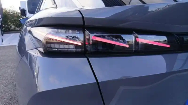Peugeot 408 hybrid 145 e-dcs6 — photo 113