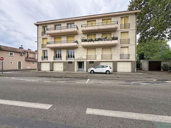 Appartement avec garage et cave secteur recherché à rénover.