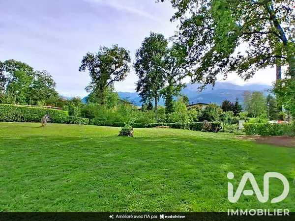 Terrain 749 m²