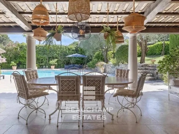 Villa 7 pièces 214 m²