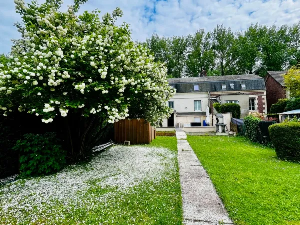 LIANCOURT (60) - MAISON FAMILIALE - JARDIN - TERRASSES- PISCINE - GARAGE - PAS DE TRAVAUX - CALME - 