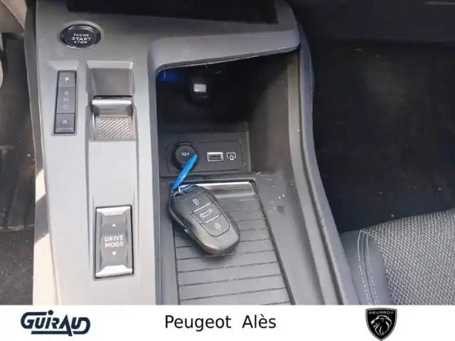 Peugeot 308 sw phev 180 e-eat8 — photo 15