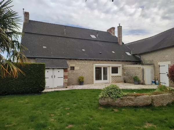 A VENDRE - SOQUET IMMOBILIER - MAISON 4 CH - AVEC DEPENDANCE