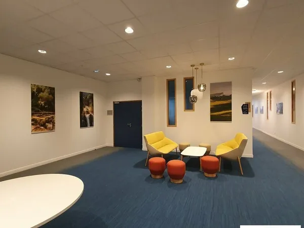 Bureaux 551 m² EYBENS
