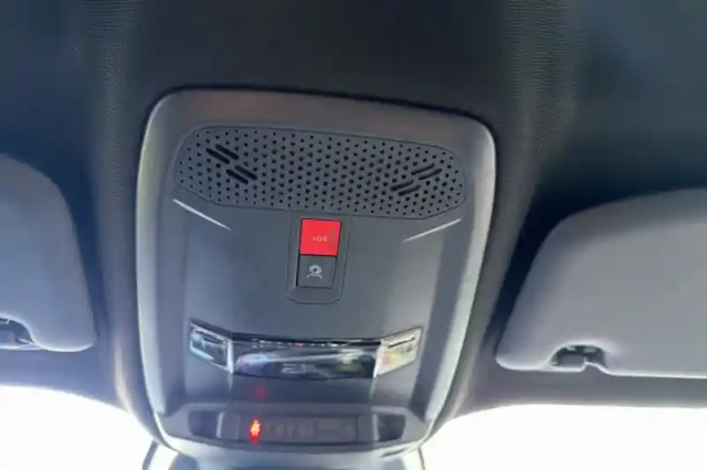 Peugeot 2008 hybrid 145 e-dcs6 — photo 31