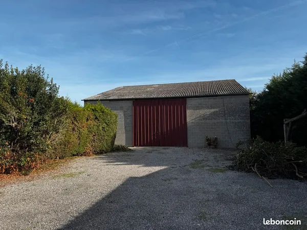Hangar agricole avec paturage