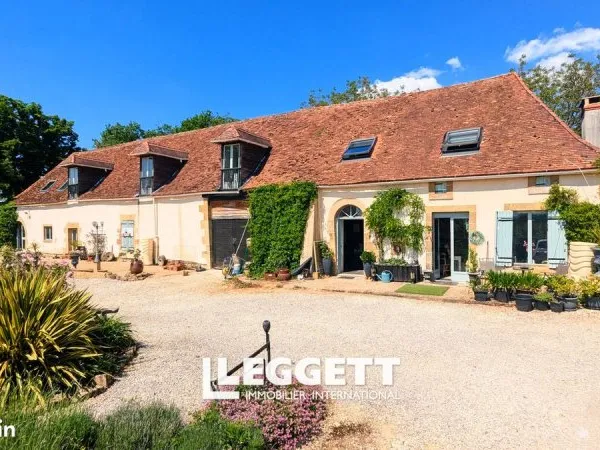 Maison 10 pièces 251 m²
