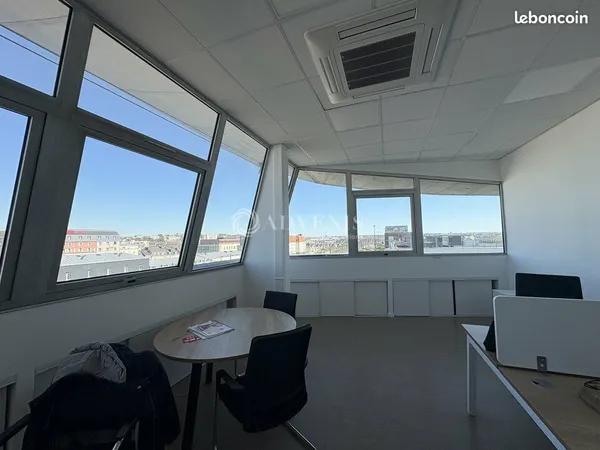 Bureau 134 m²
