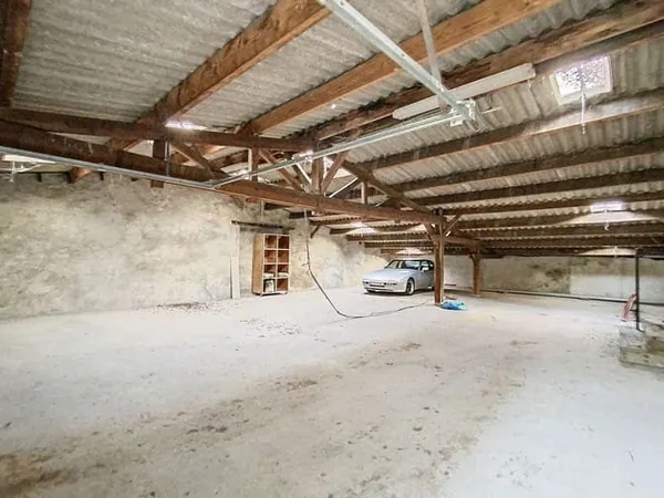 Local d'activité 155 m²