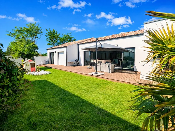 SAINT GILLES CROIX DE VIE Maison contemporaine 156m² environ, de 2022, 4 chambres garage et jardin.