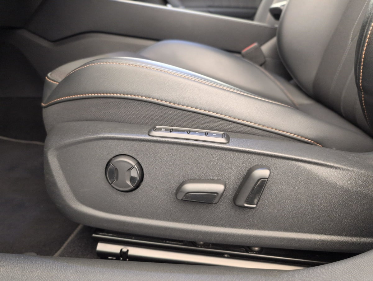 Cupra Leon — photo 16